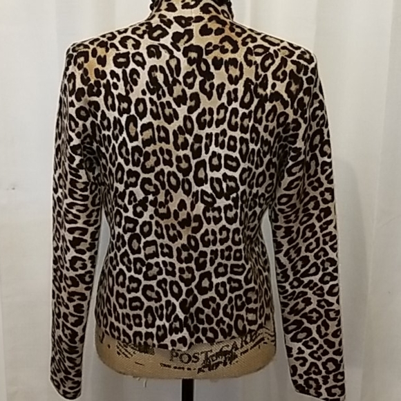 𝅺Chico's leopard jacket - Picture 2 of 7